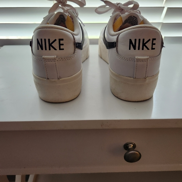 Nike Legacy Court Sneakers - Picture 4 of 6